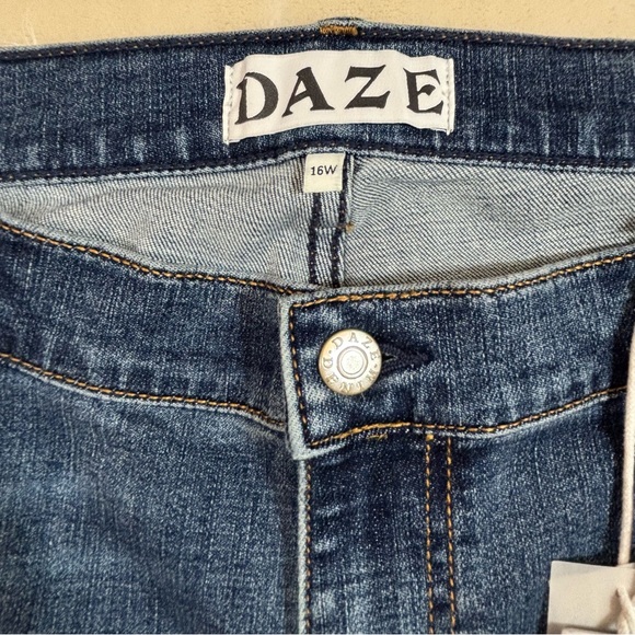 Daze Denim High Rise Straight Leg Classic Denim Jeans Stretch 16W NWT - Picture 5 of 9
